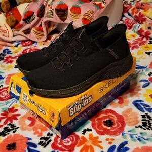 MES New In Box Skechers Slip-Ins